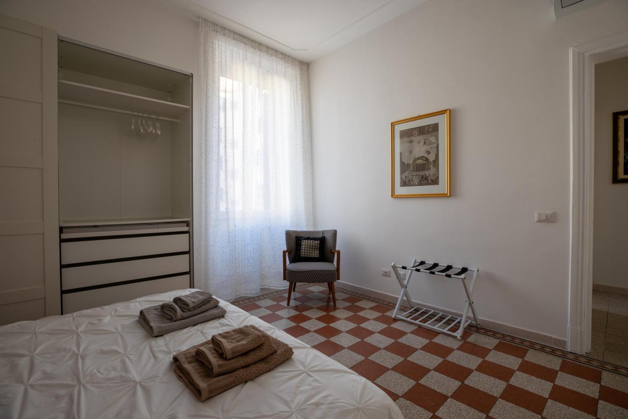 Apartment Urbanpiramide - *